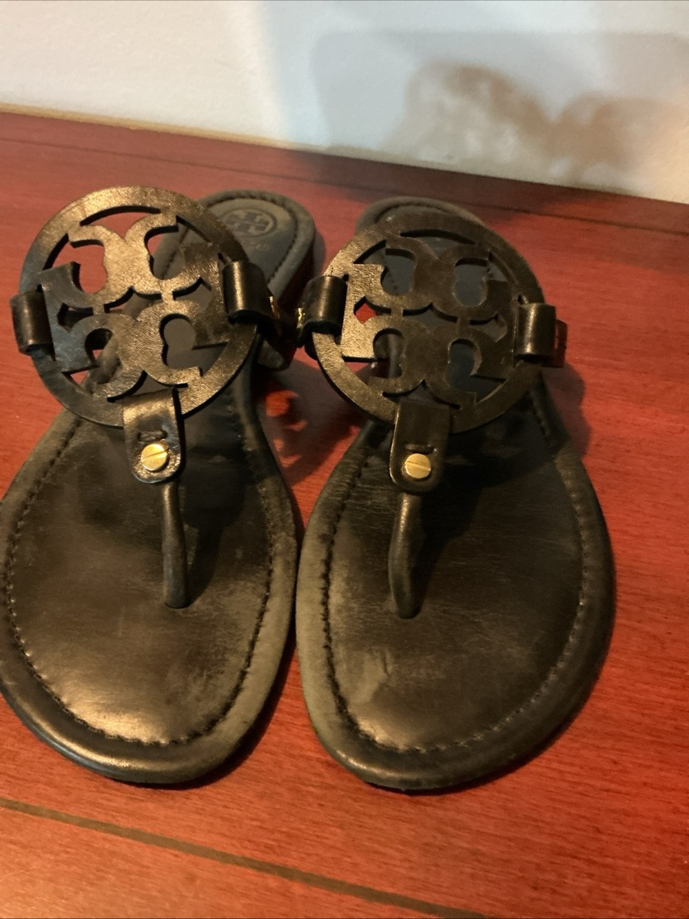 TORY BURCH BLACK LEATHER FLIP FLOPS